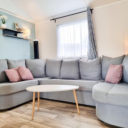 Prachtig Chalet Ok50 D12 Op Familiecamping Оосткапелл Экстерьер фото