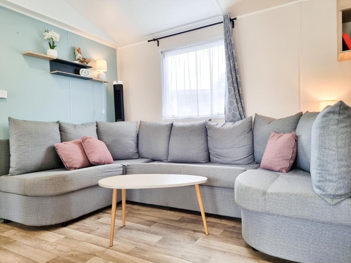 Prachtig Chalet Ok50 D12 Op Familiecamping Оосткапелл Экстерьер фото